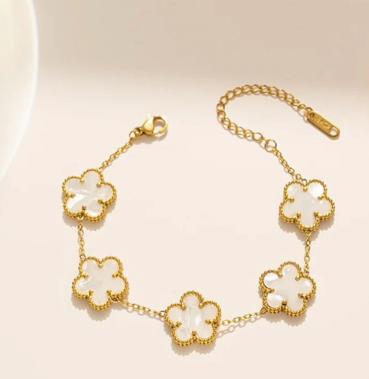Trending Van Clover Bracelet